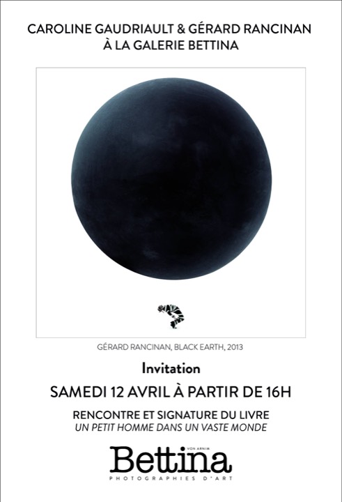 Un petit homme dans un vaste monde — signature du livre